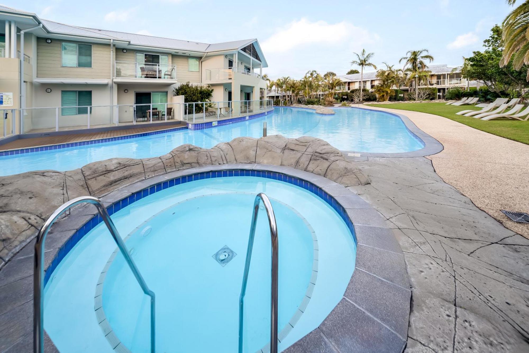 Oaks Port Stephens Pacific Blue Resort サラマンダー・ベイ エクステリア 写真