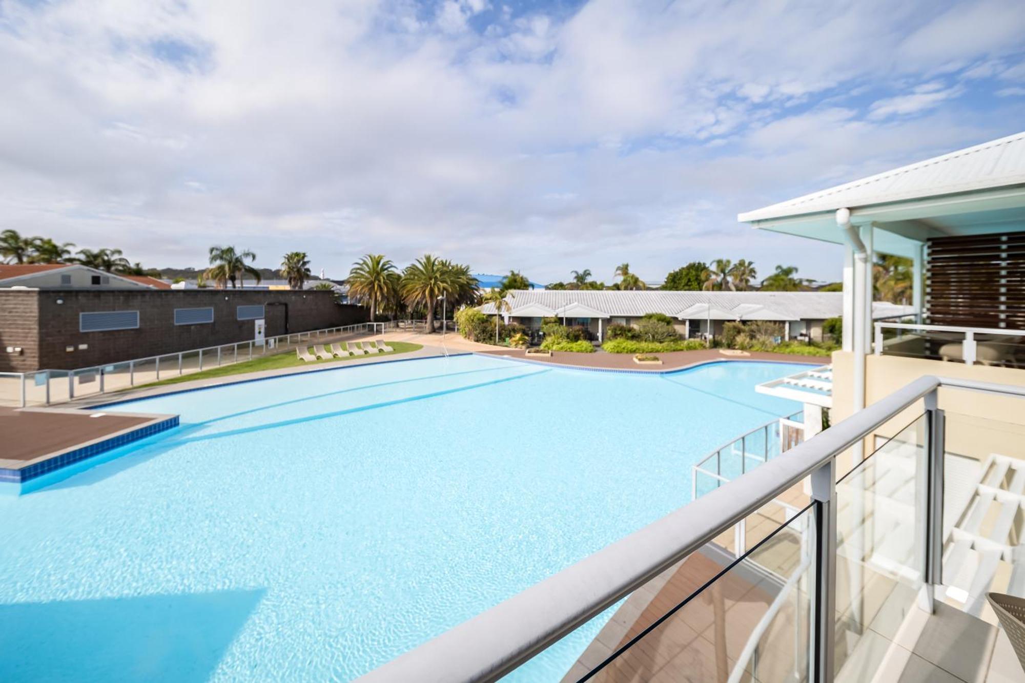 Oaks Port Stephens Pacific Blue Resort サラマンダー・ベイ エクステリア 写真